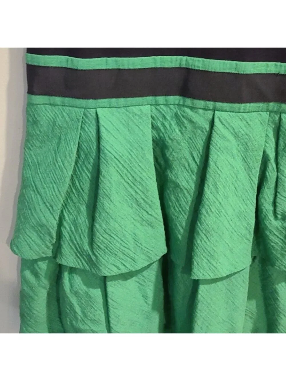 Bcbg Navy and Kelly Green sleeveless Midi dress with ruffled skirt
